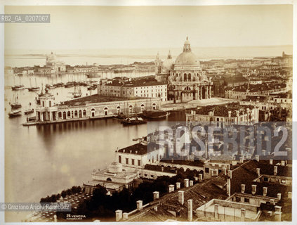 -VENEZIA, CARLO NAYA PIAZZA S. MARCO DAL N°75 AL 79 BIS, PANORAMA PRESO DAL CAMPANILE DI S. MARCO (DOGANA), SENZA DATA. STAMPA ALLALBUMINA INCOLLATA SU CARTONE, CM 35,7X24,4 ©ARCHIVIO Graziano Arici/Rosebud2   FOTOANTICHE.-VENICE, CARLO NAYA, PANORAMA PRESO DAL CAMPANILE DI S. MARCO (DOGANA), UNDATED. ALBUMEN PHOTOGRAPH  MOUNTED ON CARDBOARD, CM 35,7X24,4 ©Graziano Arici/Rosebud2 