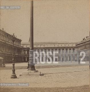 -VENEZIA, SENZA INDICAZIONE DAUTORE, PIAZZA S. MARCO, SENZA DATA. POSITIVO ALLALBUMINA MONTATO SU CARTONE, FOTOGRAFIA STEREOSCOPICA, CM 17,3X8,4  ©ARCHIVIO Graziano Arici/Rosebud2   FOTOANTICHE.-VENICE, NO AUTHORS INDICATION, PIAZZA S. MARCO, UNDATED. ALBUMEN POSITIVE MOUNTED ON CARDBOARD, STEREOSCOPICAL PHOTOGRAPH CM 17,3X8,4 ©Graziano Arici / rosebud2