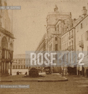 -VENEZIA, SENZA INDICAZIONE DAUTORE, PIAZZETTA DEI LEONCINI, SENZA DATA. POSITIVO ALLALBUMINA MONTATO SU CARTONE, FOTOGRAFIA STEREOSCOPICA, CM 17X8,4  ©ARCHIVIO Graziano Arici/Rosebud2  FOTOANTICHE.-VENICE, NO AUTHORS INDICATION, PIAZZETTA DEI LEONCINI, UNDATED. ALBUMEN POSITIVE MOUNTED ON CARDBOARD, STEREOSCOPICAL PHOTOGRAPH CM 17X8,4 ©Graziano Arici / rosebud2