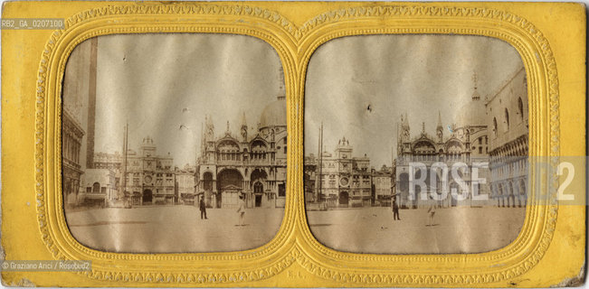 -VENEZIA, SENZA INDICAZIONE DAUTORE, PIAZZETTA DI S. MARCO E MONGOLFIERA VISIBILE DURANTE LA VISIONE NOTTE, SENZA DATA. POSITIVO ALLALBUMINA MONTATO SU CARTONE, FOTOGRAFIA DIAFANOSTEREOSCOPICA, CM 17,4X8,5  ©ARCHIVIO Graziano Arici/Rosebud2  FOTOANTICHE.-VENICE, NO AUTHORS INDICATION, PIAZZETTA DI S. MARCO, UNDATED. ALBUMEN POSITIVE MOUNTED ON CARDBOARD, DIAFANOSTEREOSCOPICAL PHOTOGRAPH CM 17,4X8,5 ©Graziano Arici / rosebud2 .