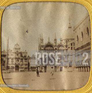 -VENEZIA, SENZA INDICAZIONE DAUTORE, PIAZZETTA DI S. MARCO E MONGOLIFIERA VISIBILE DURANTE LA VISIONE NOTTE, SENZA DATA. POSITIVO ALLALBUMINA MONTATO SU CARTONE, FOTOGRAFIA DIAFANOSTEREOSCOPICA, CM 17,4X8,5  ©ARCHIVIO Graziano Arici/Rosebud2  FOTOANTICHE.-VENICE, NO AUTHORS INDICATION, PIAZZETTA DI S. MARCO, UNDATED. ALBUMEN POSITIVE MOUNTED ON CARDBOARD, DIAFANOSTEREOSCOPICAL PHOTOGRAPH CM 17,4X8,5 ©Graziano Arici / rosebud2 .