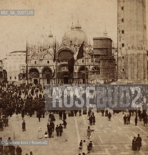 -VENEZIA, CARLO NAYA PIAZZA S. MARCO DA 75 A 79 BIS, PIAZZA S. MARCO DAL CAMPANILE, ANTE 1873. POSITIVO ALLALBUMINA MONTATO SU CARTONE, FOTOGRAFIA STEREOSCOPICA, CM 17,7X8,4  ©ARCHIVIO Graziano Arici/Rosebud2  PERSONA, BANDIERE ISSATE E MOLTA GENTE, CONCERTO DELLA BANDA DELLESERCITO ITALIANO FOTOANTICHE.-VENICE, CARLO NAYA, S. MARCO DAL CAMPANILE, ANTE 1873. ALBUMEN POSITIVE MOUNTED ON CARDBOARD, STEREOSCOPICAL PHOTOGRAPH CM 17,7X8,4 ©Graziano Arici / rosebud2