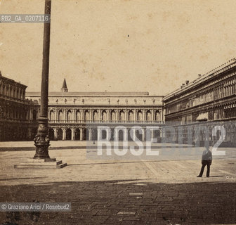 -VENEZIA, SENZA INDICAZIONE DAUTORE, PIAZZA S. MARCO, SENZA DATA. POSITIVO ALLALBUMINA MONTATO SU CARTONE, FOTOGRAFIA STEREOSCOPICA, CM 17,6X8,5  ©ARCHIVIO Graziano Arici/Rosebud2  FOTOANTICHE.-VENICE, NO AUTHORS INDICATION, PIAZZA S. MARCO, UNDATED. ALBUMEN POSITIVE MOUNTED ON CARDBOARD, STEREOSCOPICAL PHOTOGRAPH CM 17,6X8,5 ©Graziano Arici / rosebud2