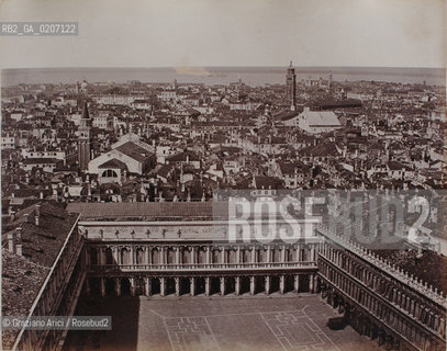 -VENEZIA, SENZA INDICAZIONE DAUTORE, PANORAMA DAL CAMPANILE DI S. MARCO, SENZA DATA. STAMPA ALLALBUMINA INCOLLATA SU CARTONE, CM 34X27,2 ©ARCHIVIO Graziano Arici/Rosebud2   FOTOANTICHE.-VENICE, NO AUTHORS INDICATION, PANORAMA DAL CAMPANILE DI S. MARCO, UNDATED. ALBUMEN PHOTOGRAPH MOUNTED ON CARDBOARD, CM 34X27,2 ©Graziano Arici / rosebud2