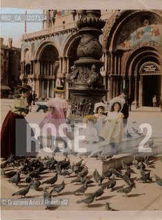 -VENEZIA, SENZA INDICAZIONE DAUTORE, PIAZZA S.MARCO-VENEZIA E I PICCIONI, SENZA DATA. STAMPA ALLALBUMINA COLORATA A MANO, CM 19X26 ©ARCHIVIO Graziano Arici/Rosebud2  FOTOANTICHE PERSONA.-VENICE, NO AUTHORS INDICATION, PIAZZA S.MARCO - VENEZIA E I PICCIONI , UNDATED. ALBUMEN PHOTOGRAPH HAND COLORED, CM 19X26 ©Graziano Arici/Rosebud2 ..