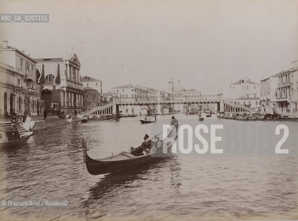 -VENEZIA, SENZA INDICAZIONE DAUTORE, VEDUTA DA PIAZZALE ROMA VERSO LA STAZIONE, SENZA DATA. STAMPA ALLALBUMINA INCOLLATA SU CARTONE, CM 24,7X18,4 ©ARCHIVIO Graziano Arici/Rosebud2  GONDOLA FOTOANTICHE.-VENICE, NO AUTHORS INDICATION, VEDUTA DA PIAZZALE ROMA VERSO LA STAZIONE, UNDATED. ALBUMEN PHOTOGRAPH MOUNTED ON CARDBOARD, CM 24,7X18,4 ©Graziano Arici/Rosebud2 