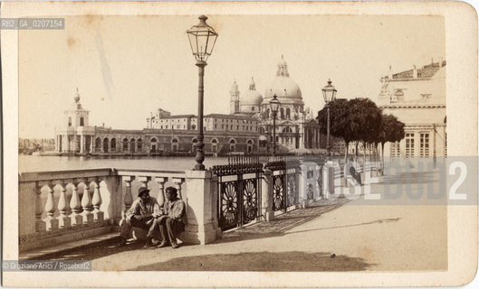 -VENEZIA, CARLO PONTI, DOGANA E CHIESA DELLA SALUTE, SENZA DATA. STAMPA ALLALBUMINA INCOLLATA SU CARTONE, CARTE DE VISITE, CM 6X10,5  ©ARCHIVIO Graziano Arici/Rosebud2  PERSONA FOTOANTICHE.-VENICE, CARLO PONTI, DOGANA E CHIESA DELLA SALUTE, UNDATED. ALBUMEN PHOTOGRAPH MOUNTED ON CARDBOARD, CARTE DE VISITE CM 6X10,5 ©Graziano Arici/Rosebud2 
