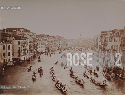 -VENEZIA, CARLO NAYA & SCHOEFFT, REGATA SUL CANAL GRANDE, 5 APRILE 1875. STAMPA ALLALBUMINA INCOLLATA SU CARTONE, CM 35,4X27 ©ARCHIVIO Graziano Arici/Rosebud2  REAGATA IN ONORE DELLIMPERATORE DAUSTRIA FRANCESCO GIUSEPPE, BARCA FOTOANTICHE.-VENICE, CARLO NAYA & SCHOEFFT, REGATA SUL CANAL GRANDE IN THE HOMAGE TO EMPEROR OF AUSTRIA FRANCESCO GIUSEPPE, 5 APRILE 1875. ALBUMEN PHOTOGRAPH MOUNTED ON CARDBOARD, CM 35,4X27 ©Graziano Arici/Rosebud2 