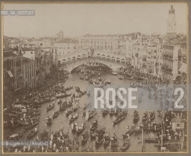 -VENEZIA, SENZA INDICAZIONE DAUTORE, REGATA SUL CANAL GRANDE, SENZA DATA. STAMPA ALLALBUMINA INCOLLATA SU CARTONE, CM 40,1X32,3 ©ARCHIVIO Graziano Arici/Rosebud2   BARCA FOTOANTICHE.-VENICE, NO AUTHORS INDICATION, REGATA SUL CANAL GRANDE, UNDATED. ALBUMEN PHOTOGRAPH MOUNTED ON CARDBOARD, CM 40,1X32,3 ©Graziano Arici / rosebud2