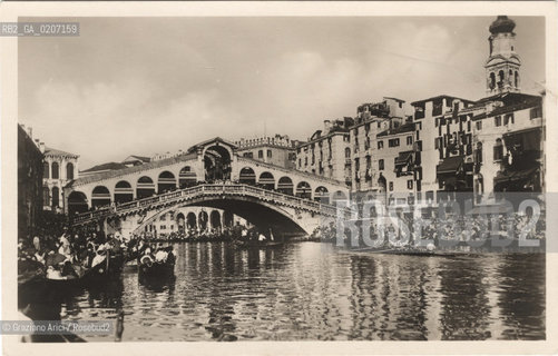 -VENEZIA, SENZA INDICAZIONE DAUTORE, PONTE DI RIALTO, SENZA DATA. CARTOLINA POSTALE, CM 13,8X8,9 ©ARCHIVIO Graziano Arici/Rosebud2  REGATA STORICA, BARCA FOTOANTICHE.-VENICE, NO AUTHORS INDICATION, PONTE DI RIALTO, UNDATED. POSTCARD, CM 13,8X8,9 ©Graziano Arici / rosebud2