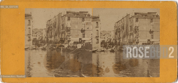 -VENEZIA, SENZA INDICAZIONE DAUTORE, PROCESSIONE PER LA FESTA DELLA SALUTE DAL PONTE VOTIVO, SENZA DATA. POSITIVO ALLALBUMINA MONTATO SU CARTONE, FOTOGRAFIA STEREOSCOPICA, CM 17,5X8,2  ©ARCHIVIO Graziano Arici/Rosebud2   BARCA FOTOANTICHE.-VENICE, NO AUTHORS INDICATION, PROCESSIONE PER LA FESTA DELLA SALUTE DAL PONTE VOTIVO, UNDATED. ALBUMEN POSITIVE MOUNTED ON CARDBOARD, STEREOSCOPICAL PHOTOGRAPH CM 17,5X8,2 ©Graziano Arici / rosebud2