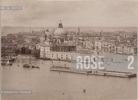 -VENEZIA, SENZA INDICAZIONE DAUTORE, CHIESA DELLA SALUTE VISTA DALLISOLA DI S.GIORGIO, SENZA DATA. STAMPA ALLALBUMINA INCOLLATA SU CARTONE, CM 22,1X16,3 ©ARCHIVIO Graziano Arici/Rosebud2  BAGNI PUBBLICI FOTOANTICHE.-VENICE, NO AUTHORS INDICATION, CHIESA DELLA SALUTE VISTA DALLISOLA DI S.GIORGIO, UNDATED. ALBUMEN PHOTOGRAPH MOUNTED ON CARDBOARD, CM 22,1X16,3 ©Graziano Arici/Rosebud2 .