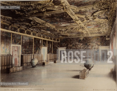 -VENEZIA, PAOLO SALVIATI, SALA DEL MAGGIOR CONSIGLIO, SENZA DATA. STAMPA ALLALBUMINA COLORATA A MANO INCOLLATA SU CARTONE, CM 24,4X19,2 CONTENUTE ALLINTERNO DELLALBUM H.F.M.H FROM T.H.H.-IN REMEBRANCE OF A PLEASANT TOUR SEPTEMBER 22nd NOVEMBER15th 1888 DUBLINO. ©ARCHIVIO Graziano Arici/Rosebud2   FOTOANTICHE.-VENICE, PAOLO SALVIATI, SALA DEL MAGGIOR CONSIGLIO, UNDATED. ALBUMEN PHOTOGRAPH HAND COLOURED MOUNTED ON CARDBOARD, CM 24,4X19,2 ©Graziano Arici/Rosebud2 