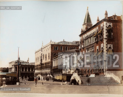 -VENEZIA, PAOLO SALVIATI, RIVA DEGLI SCHIAVONI ED ALBERGO DANIELI, SENZA DATA. STAMPA ALLALBUMINA COLORATA A MANO INCOLLATA SU CARTONE, CM 24,8X19,6 CONTENUTE ALLINTERNO DELLALBUM H.F.M.H FROM T.H.H.-IN REMEBRANCE OF A PLEASANT TOUR SEPTEMBER 22nd NOVEMBER15th 1888 DUBLINO. ©ARCHIVIO Graziano Arici/Rosebud2   FOTOANTICHE.-VENICE, PAOLO SALVIATI, RIVA DEGLI SCHIAVONI ED ALBERGO DANIELI, UNDATED. ALBUMEN PHOTOGRAPH HAND COLOURED MOUNTED ON CARDBOARD, CM 24,8X19,6 ©Graziano Arici/Rosebud2 