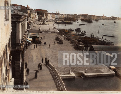 -VENEZIA, PAOLO SALVIATI, RIVA DEGLI SCHIAVONI DAL VERONE DEL PALAZZO DUCALE, SENZA DATA. STAMPA ALLALBUMINA COLORATA A MANO INCOLLATA SU CARTONE, CM 24,3X19 CONTENUTE ALLINTERNO DELLALBUM H.F.M.H FROM T.H.H.-IN REMEBRANCE OF A PLEASANT TOUR SEPTEMBER 22nd NOVEMBER15th 1888 DUBLINO. ©ARCHIVIO Graziano Arici/Rosebud2  FOTOANTICHE.-VENICE, PAOLO SALVIATI, RIVA DEGLI SCHIAVONI DAL VERONE DEL PALAZZO DUCALE, UNDATED. ALBUMEN PHOTOGRAPH HAND COLOURED MOUNTED ON CARDBOARD, CM 24,3X19 ©Graziano Arici/Rosebud2 