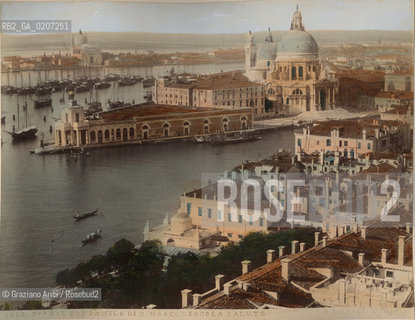 -VENEZIA, PAOLO SALVIATI, PANORAMA DAL CAMPANILE DI S. MARCO VERSO LA SALUTE, SENZA DATA. STAMPA ALLALBUMINA COLORATA A MANO INCOLLATA SU CARTONE, CM 24X18,8 CONTENUTE ALLINTERNO DELLALBUM H.F.M.H FROM T.H.H.-IN REMEBRANCE OF A PLEASANT TOUR SEPTEMBER 22nd NOVEMBER15th 1888 DUBLINO. ©ARCHIVIO Graziano Arici/Rosebud2   FOTOANTICHE.-VENICE, PAOLO SALVIATI, PANORAMA DAL CAMPANILE DI S. MARCO VERSO LA SALUTE, UNDATED. ALBUMEN PHOTOGRAPH HAND COLOURED MOUNTED ON CARDBOARD, CM 24X18,8 ©Graziano Arici/Rosebud2 