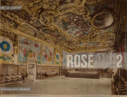 -VENEZIA, PAOLO SALVIATI, PALAZZO DEL SENATO, SENZA DATA. STAMPA ALLALBUMINA COLORATA A MANO INCOLLATA SU CARTONE, CM 26X20 CONTENUTE ALLINTERNO DELLALBUM H.F.M.H FROM T.H.H.-IN REMEBRANCE OF A PLEASANT TOUR SEPTEMBER 22nd NOVEMBER15th 1888 DUBLINO. ©ARCHIVIO Graziano Arici/Rosebud2   FOTOANTICHE.-VENICE, PAOLO SALVIATI, PALAZZO DEL SENATO, UNDATED. ALBUMEN PHOTOGRAPH HAND COLOURED MOUNTED ON CARDBOARD, CM 26X20 ©Graziano Arici/Rosebud2 
