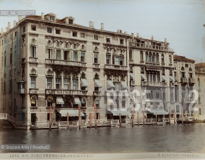 -VENEZIA, PAOLO SALVIATI, PALAZZO FINI-FERRO, SENZA DATA. STAMPA ALLALBUMINA COLORATA A MANO INCOLLATA SU CARTONE, CM 25X19,2 CONTENUTE ALLINTERNO DELLALBUM H.F.M.H FROM T.H.H.-IN REMEBRANCE OF A PLEASANT TOUR SEPTEMBER 22nd NOVEMBER15th 1888 DUBLINO. ©ARCHIVIO Graziano Arici/Rosebud2  GRAND HOTEL FOTOANTICHE.-VENICE, PAOLO SALVIATI, PALAZZO FINI-FERRO, UNDATED. ALBUMEN PHOTOGRAPH HAND COLOURED MOUNTED ON CARDBOARD, CM 25X19,2 ©Graziano Arici/Rosebud2 
