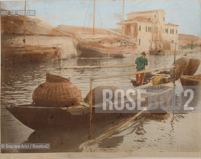 -VENEZIA, PAOLO SALVIATI, VIVAI PER IL PESCE, SENZA DATA. STAMPA ALLALBUMINA COLORATA A MANO  INCOLLATA SU CARTONE, CM 24,5X19,2 CONTENUTE ALLINTERNO DELLALBUM H.F.M.H FROM T.H.H.-IN REMEBRANCE OF A PLEASANT TOUR SEPTEMBER 22nd NOVEMBER15th 1888 DUBLINO. ©ARCHIVIO Graziano Arici/Rosebud2  BARCA DA PESCA FOTOANTICHE.-VENICE, PAOLO SALVIATI, VIVAI PER IL PESCE, UNDATED. ALBUMEN PHOTOGRAPH HAND COLOURED  MOUNTED ON CARDBOARD, CM 24,5X19,2 ©Graziano Arici/Rosebud2 