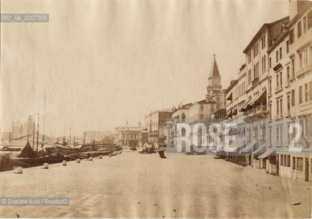 -VENEZIA, SENZA INDICAZIONE DAUTORE, RIVA DEGLI SCHIAVONI, SENZA DATA. STAMPA ALLALBUMINA, CM 14X9,7 ©ARCHIVIO Graziano Arici/Rosebud2  FOTOANTICHE.-VENICE, NO AUTHORS INDICATION, RIVA DEGLI SCHIAVON, UNDATED. ALBUMEN PHOTOGRAPH, CM 14X9,7 ©Graziano Arici/Rosebud2 