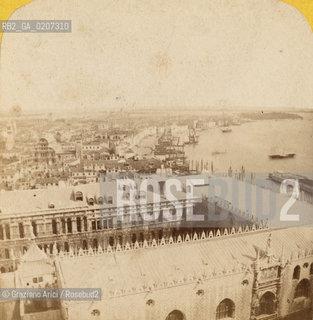 -VENEZIA, PHOTOGRAPHIC H. J. A PARIS, PANORAMA DI PALAZZO DUCALE E RIVA DEGLI SCHIAVONI VISTO DAL CAMPANILE DI S. MARCO, SENZA DATA. POSITIVO ALLALBUMINA MONTATO SU CARTONE, FOTOGRAFIA STEREOSCOPICA, CM 17,2X8,6  ©ARCHIVIO Graziano Arici/Rosebud2  FOTOANTICHE.-VENICE, PHOTOGRAPHIC H. J. A PARIS, PANORAMA DI PALAZZO DUCALE E RIVA DEGLI SCHIAVONI VISTO DAL CAMPANILE DI S. MARCO, UNDATED. ALBUMEN POSITIVE MOUNTED ON CARDBOARD, STEREOSCOPICAL PHOTOGRAPH CM 17,2X8,6 ©Graziano Arici / rosebud2