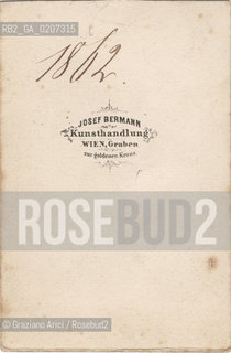 -VENEZIA, JOSEF BERMANN, IMPERATRICE ELISABETTA DAUSTRIA MOGLIE DELL IMPERAOTRE FRANCESCO GIUSEPPE E I DUE FIGLI (RETRO), SENZA DATA. STAMPA ALLALBUMINA INCOLLATA SU CARTONE, CARTE DE VISITE, CM 6,3X9,6  ©ARCHIVIO Graziano Arici/Rosebud2   IMPERATRICE SISSI, FOTOANTICHE.-VENICE, JOSEF BERMANN, EMPRESS ELISABETTA DAUSTRIA  WIFE OF THE EMPEROR FRANCESCO GIUSEPPE AND THEIR TWO CHILDREN, UNDATED. ALBUMEN PHOTOGRAPH MOUNTED ON CARDBOARD, CARTE DE VISITE CM 6,3X9,6 ©Graziano Arici/Rosebud2 