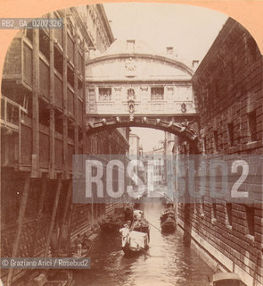 -VENEZIA, KEYSTONE VIEW COMPANY MANUFACTURERS AND PUBLISHERS MEADVILLE PA. ST. LOUISE MO.  PONTE DEI SOSPIRI, SENZA DATA. POSITIVO ALLALBUMINA MONTATO SU CARTONE, FOTOGRAFIA STEREOSCOPICA, CM 17,9X8,9  ©ARCHIVIO Graziano Arici/Rosebud2   FOTOANTICHE.-VENICE, KEYSTONE VIEW COMPANY MANUFACTURERS AND PUBLISHERS MEADVILLE PA. ST. LOUISE MO, PONTE DEI SOSPIRI, UNDATED. ALBUMEN POSITIVE MOUNTED ON CARDBOARD, STEREOSCOPICAL PHOTOGRAPH CM 17,9X8,9 ©Graziano Arici / rosebud2