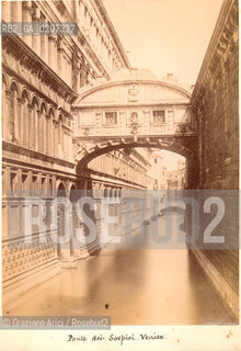 -VENEZIA, SENZA INDICAZIONE DAUTORE, PONTE DEI SOSPIRI, SENZA DATA. STAMPA ALLALBUMINA INCOLLATA SU CARTONE, CM 17,7X13,1 ©ARCHIVIO Graziano Arici/Rosebud2  FOTOANTICHE.-VENICE, NO AUTHORS INDICATION, PONTE DEI SOSPIRI, UNDATED. ALBUMEN PHOTOGRAPH MOUNTED ON CARDBOARD, CM 17,7X13,1 ©Graziano Arici/Rosebud2 
