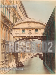 -VENEZIA, SENZA INDICAZIONE DAUTORE, PONTE DEI SOSPIRI, SENZA DATA. STAMPA ALLALBUMINA COLORATA A MANO, INCOLLATA SU CARTONE, CM 26X19,5 ©ARCHIVIO Graziano Arici/Rosebud2  FOTOANTICHE.-VENICE, NO AUTHORS INDICATION, PONTE DEI SOSPIRI, UNDATED. ALBUMEN PHOTOGRAPH HAND COLORED MOUNTED ON CARDBOARD, CM 26X19,5 ©Graziano Arici/Rosebud2 