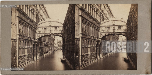 -VENEZIA, SENZA INDICAZIONE DAUTORE, PONTE DEI SOSPIRI, SENZA DATA. POSITIVO ALLALBUMINA MONTATO SU CARTONE, FOTOGRAFIA STEREOSCOPICA, CM 17,6X8,9  ©ARCHIVIO Graziano Arici/Rosebud2  FOTOANTICHE.-VENICE, NO AUTHORS INDICATION, PONTE DEI SOSPIRI, UNDATED. ALBUMEN POSITIVE MOUNTED ON CARDBOARD, STEREOSCOPICAL PHOTOGRAPH CM 17,6X8,9 ©Graziano Arici / rosebud2 .