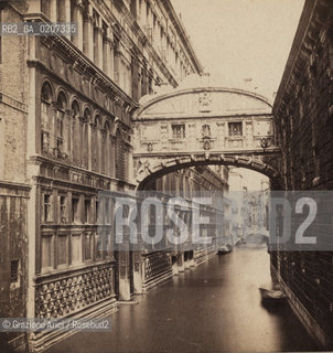 -VENEZIA, SENZA INDICAZIONE DAUTORE, PONTE DEI SOSPIRI, SENZA DATA. POSITIVO ALLALBUMINA MONTATO SU CARTONE, FOTOGRAFIA STEREOSCOPICA, CM 17,6X8,9  ©ARCHIVIO Graziano Arici/Rosebud2  FOTOANTICHE.-VENICE, NO AUTHORS INDICATION, PONTE DEI SOSPIRI, UNDATED. ALBUMEN POSITIVE MOUNTED ON CARDBOARD, STEREOSCOPICAL PHOTOGRAPH CM 17,6X8,9 ©Graziano Arici / rosebud2 .