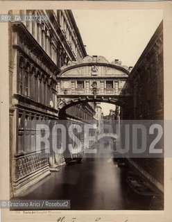-VENEZIA, SENZA INDICAZIONE DAUTORE, PONTE DEI SOSPIRI, SENZA DATA. STAMPA ALLALBUMINA INCOLLATA SU CARTONE, CM 18,2X24,1 ©ARCHIVIO Graziano Arici/Rosebud2  FOTOANTICHE.-VENICE, NO AUTHORS INDICATION,PONTE DEI SOSPIRI, UNDATED. ALBUMEN PHOTOGRAPH MOUNTED ON CARDBOARD, CM 18,2X24,1 ©Graziano Arici/Rosebud2 