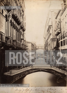 -VENEZIA, SENZA INDICAZIONE DAUTORE, PONTE DEI SOSPIRI VISTO DAL RIO DELLA CANONICA, 1860 C.A. STAMPA ALLALBUMINA INCOLLATA SU CARTONE, CM 18,8X24,1 ©ARCHIVIO Graziano Arici/Rosebud2  FOTOANTICHE.-VENICE, NO AUTHORS INDICATION, PONTE DEI SOSPIRI VISTO DAL RIO DELLA CANONICA, 1860 C.A. ALBUMEN PHOTOGRAPH MOUNTED ON CARDBOARD, CM 18,8X24,1 ©Graziano Arici / rosebud2