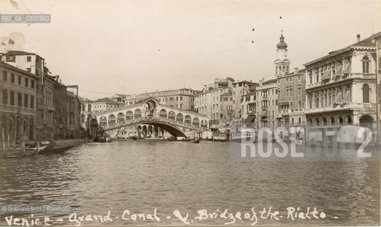 -VENEZIA, FOTOGRAFIE DI UN TURISTA AMERICANO IN VIAGGIO A VENEZIA, GRAND CANAL AND BRIDGE OF THE RIALTO, 1908 C.A. CARTONCINO AI SALI DARGENTO, CM 13,5X8  ©ARCHIVIO Graziano Arici/Rosebud2  PONTE DI RIALTO,  FOTOANTICHE.-VENICE, PICTURES OF AN AMERICAN TURIST IN VENICE, GRAND CANAL AND BRIDGE OF THE RIALTO, 1908 C.A. SILVER SALT PRINT, CM 13,5X8 ©Graziano Arici / rosebud2