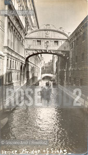 -VENEZIA, FOTOGRAFIE DI UN TURISTA AMERICANO IN VIAGGIO A VENEZIA, BRIDGE OF SIGHS, 1908 C.A. CARTONCINO AI SALI DARGENTO, CM 8X14  ©ARCHIVIO Graziano Arici/Rosebud2   PONTE DEI SOSPIRI, FOTOANTICHE.-VENICE, PICTURES OF AN AMERICAN TURIST IN VENICE, BRIDGE OF SIGHS, 1908 C.A. SILVER SALT PRINT, CM 8X14 ©Graziano Arici / rosebud2