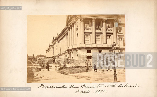 -PARIGI, SENZA INDICAZIONE DAUTORE, BARRICADE DE LA PLACE DE LA CONCORDE, 1871. STAMPA ALLALBUMINA INCOLLATA SU CARTONE, CM 22,6X14,4  ©ARCHIVIO Graziano Arici/Rosebud2  BARRICATE IN PLACE DE LA CONCORDE, NAPOLEON LOUISE GAILLARD PERE, BARRICATA, COMUNE DI PARIGI, FOTOANTICHE.-PARIS, NO AUTHORS INDICATION, BARRICADE DE LA PLACE DE LA CONCORDE, 1871. ALBUMEN PHOTOGRAPH MOUNTED ON CARDBOARD, CM 22,6X14,4  ©Graziano Arici/Rosebud2 