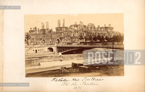 -PARIGI, SENZA INDICAZIONE DAUTORE, HOTEL DE VILLE ET PONT DARCOLE, 1871. STAMPA ALLALBUMINA INCOLLATA SU CARTONE, CM 15,5X10  ©ARCHIVIO Graziano Arici/Rosebud2  HOTEL DE VILLE INCENDIATO E PONTE, ROVINE DI PARIGI, COMUNE DI PARIGI, FOTOANTICHE.-PARIS, NO AUTHORS INDICATION, HOTEL DE VILLE ET PONT DARCOLE, 1871. ALBUMEN PHOTOGRAPH MOUNTED ON CARDBOARD, CM 15,5X10 ©Graziano Arici / rosebud2