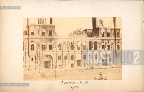 -PARIGI, SENZA INDICAZIONE DAUTORE, HOTEL DE VILLE, 1871. STAMPA ALLALBUMINA INCOLLATA SU CARTONE, CM 15,5X10  ©ARCHIVIO Graziano Arici/Rosebud2  HOTEL DE VILLE INCENDIATO, ROVINE DI PARIGI, COMUNE DI PARIGI, FOTOANTICHE.-PARIS, NO AUTHORS INDICATION, HOTEL DE VILLE, 1871. ALBUMEN PHOTOGRAPH MOUNTED ON CARDBOARD, CM 15,5X10 ©Graziano Arici / rosebud2
