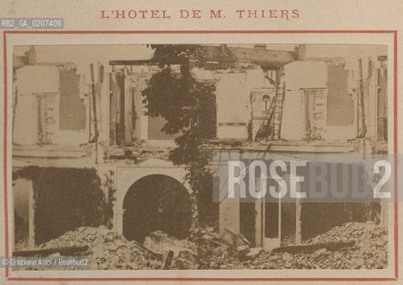 -PARIGI, PIERRE PETIT, LHOTEL DE M. THIERS, MAGGIO 1871. STAMPA ALLALBUMINA INCOLLATA SU CARTONE CONTENUTA NEL LIBRO GUIDE RECUEIL DE PARIS BRULE, CM 9X5,4  ©ARCHIVIO Graziano Arici/Rosebud2  ROVINE DI PARIGI, COMUNE DI PARIGI FOTOANTICHE.-PARIS, PIERRE PETIT, LHOTEL DE M. THIERS, MAY 1871. ALBUMEN PHOTOGRAPH MOUNTED ON CARDBOARD CONTENT IN THE BOOK GUIDE RECUEIL DE PARIS BRULE, CM 9X5,4 ©Graziano Arici / rosebud2