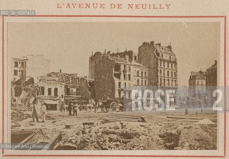 -PARIGI, PIERRE PETIT, LAVENUE DE NEUILLY, MAGGIO 1871. STAMPA ALLALBUMINA INCOLLATA SU CARTONE CONTENUTA NEL LIBRO GUIDE RECUEIL DE PARIS BRULE, CM 9X5,4  ©ARCHIVIO Graziano Arici/Rosebud2   ROVINE, STRADA , COMUNE DI PARIGI, FOTOANTICHE.-PARIS, PIERRE PETIT, LAVENUE DE NEUILLY, MAY 1871. ALBUMEN PHOTOGRAPH MOUNTED ON CARDBOARD CONTENT IN THE BOOK GUIDE RECUEIL DE PARIS BRULE, CM 9X5,4 ©Graziano Arici / rosebud2