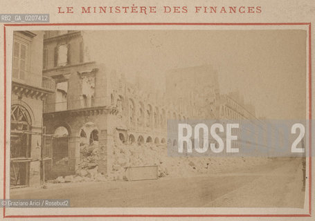 -PARIGI, PIERRE PETIT, LE MINISTERE DES FINANCES, MAGGIO 1871. STAMPA ALLALBUMINA INCOLLATA SU CARTONE CONTENUTA NEL LIBRO GUIDE RECUEIL DE PARIS BRULE, CM 9X5,4  ©ARCHIVIO Graziano Arici/Rosebud2   MINISTERO DELLE FINANZE ROVINE, COMUNE DI PARIGI, FOTOANTICHE.-PARIS, PIERRE PETIT, LE MINISTERE DES FINANCES, MAY 1871. ALBUMEN PHOTOGRAPH MOUNTED ON CARDBOARD CONTENT IN THE BOOK GUIDE RECUEIL DE PARIS BRULE, CM 9X5,4 ©Graziano Arici/Rosebud2 