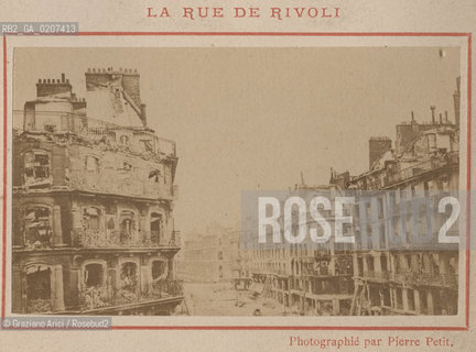 -PARIGI, PIERRE PETIT, LA RUE DE RIVOLI, MAGGIO 1871. STAMPA ALLALBUMINA INCOLLATA SU CARTONE CONTENUTA NEL LIBRO GUIDE RECUEIL DE PARIS BRULE, CM 9X5,4  ©ARCHIVIO Graziano Arici/Rosebud2    ROVINE , COMUNE DI PARIGI, FOTOANTICHE.-PARIS, PIERRE PETIT, LA RUE DE RIVOLI, MAY 1871. ALBUMEN PHOTOGRAPH MOUNTED ON CARDBOARD CONTENT IN THE BOOK GUIDE RECUEIL DE PARIS BRULE, CM 9X5,4 ©Graziano Arici / rosebud2