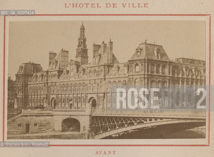 -PARIGI, PIERRE PETIT, HOTEL DE VILLE AVANT, MAGGIO 1871. STAMPA ALLALBUMINA INCOLLATA SU CARTONE CONTENUTA NEL LIBRO GUIDE RECUEIL DE PARIS BRULE, CM 9X5,4  ©ARCHIVIO Graziano Arici/Rosebud2   HOTEL DE VILLE PRIMA DELLINCENDIO, COMUNE DI PARIGI, FOTOANTICHE.-PARIS, PIERRE PETIT, HOTEL DE VILLE AVANT, MAY 1871. ALBUMEN PHOTOGRAPH MOUNTED ON CARDBOARD CONTENT IN THE BOOK GUIDE RECUEIL DE PARIS BRULE, CM 9X5,4 ©Graziano Arici / rosebud2