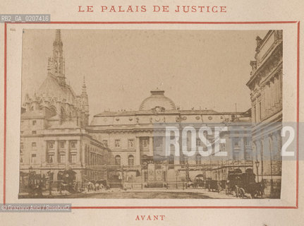 -PARIGI, PIERRE PETIT, LE PALAIS DE JUSTICE AVANT, MAGGIO 1871. STAMPA ALLALBUMINA INCOLLATA SU CARTONE CONTENUTA NEL LIBRO GUIDE RECUEIL DE PARIS BRULE, CM 9X5,4  ©ARCHIVIO Graziano Arici/Rosebud2  IL PALAZZO DI GIUSTIZIA PRIMA DELLINCENDIO, ROVINE, COMUNE DI PARIGI FOTOANTICHE.-PARIS, PIERRE PETIT, LE PALAIS DE JUSTICE AVANT, MAY 1871. ALBUMEN PHOTOGRAPH MOUNTED ON CARDBOARD CONTENT IN THE BOOK GUIDE RECUEIL DE PARIS BRULE, CM 9X5,4 ©Graziano Arici / rosebud2