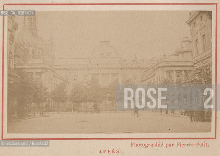 -PARIGI, PIERRE PETIT, LE PALAIS DE JUSTICE APRES, MAGGIO 1871. STAMPA ALLALBUMINA INCOLLATA SU CARTONE CONTENUTA NEL LIBRO GUIDE RECUEIL DE PARIS BRULE, CM 9X5,4  ©ARCHIVIO Graziano Arici/Rosebud2  IL PALAZZO DI GIUSTIZIA DOPO LINCENDIO, ROVINE, COMUNE DI PARIGI FOTOANTICHE.-PARIS, PIERRE PETIT, LE PALAIS DE JUSTICE APRES, MAY 1871. ALBUMEN PHOTOGRAPH MOUNTED ON CARDBOARD CONTENT IN THE BOOK GUIDE RECUEIL DE PARIS BRULE, CM 9X5,4 ©Graziano Arici/Rosebud2 