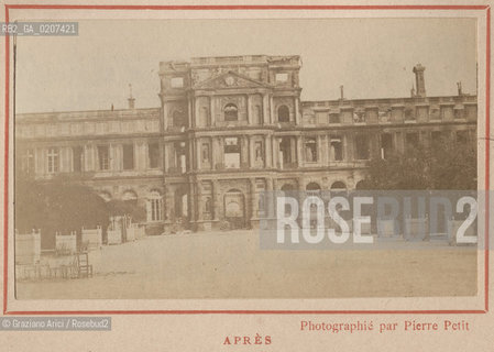 -PARIGI, PIERRE PETIT, LES TUILERIES APRES, MAGGIO 1871. STAMPA ALLALBUMINA INCOLLATA SU CARTONE CONTENUTA NEL LIBRO GUIDE RECUEIL DE PARIS BRULE, CM 9X5,4  ©ARCHIVIO Graziano Arici/Rosebud2   PALAZZO DE LE TUILERIES DOPO LINCENDIO, ROVINE DI PARIGI, COMUNE DI PARIGI FOTOANTICHE.-PARIS, PIERRE PETIT, LES TUILERIES APRES, MAY 1871. ALBUMEN PHOTOGRAPH MOUNTED ON CARDBOARD CONTENT IN THE BOOK GUIDE RECUEIL DE PARIS BRULE, CM 9X5,4 ©Graziano Arici/Rosebud2 