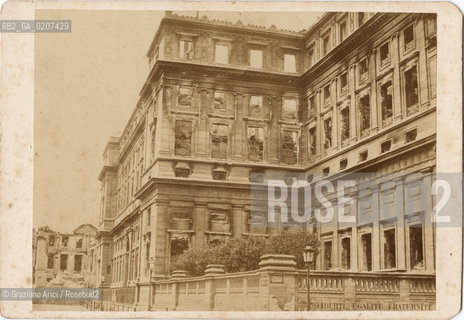 -PARIGI, SENZA INDICAZIONE DAUTORE, COUR DES COMPTE, 1871. STAMPA ALLALBUMINA INCOLLATA SU CARTONE, CARTE DE VISITE, CM 15,7X10,8  ©ARCHIVIO Graziano Arici/Rosebud2  CORTE DEI CONTI, ROVINE, COMUNE  DI PARIGI FOTOANTICHE.-PARIS, NO AUTHORS INDICATION, COUR DES COMPTE, 1871. ALBUMEN PHOTOGRAPH MOUNTED ON CARDBOARD, CARTE DE VISITE CM 15,7X10,8 ©Graziano Arici / rosebud2