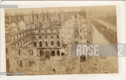 -PARIGI, SENZA INDICAZIONE DAUTORE, PARIS INCENDIE - RUE DE RIVOLI MINISTERE DES FINANCES, 1871. STAMPA ALLALBUMINA INCOLLATA SU CARTONE, CARTE DE VISITE, CM 10,3X6,9  ©ARCHIVIO Graziano Arici/Rosebud2  PARIGI INCENDIATA, RUE DE RIVOLI E MINISTERO DELLE FINANZE, ROVINE, COMUNE  DI PARIGI, FOTOANTICHE.-PARIS, NO AUTHORS INDICATION, PARIS INCENDIE - RUE DE RIVOLI MINISTERE DES FINANCES, 1871. ALBUMEN PHOTOGRAPH MOUNTED ON CARDBOARD, CARTE DE VISITE CM 10,3X6,9 ©Graziano Arici / rosebud2