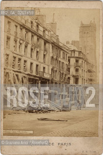 -PARIGI, J.R., RUINES DE PARIS - RUE DE RIVOLI, 1871. STAMPA ALLALBUMINA INCOLLATA SU CARTONE, CARTE DE VISITE, CM 16,3X10,5  ©ARCHIVIO Graziano Arici/Rosebud2   ROVINE, COMUNE  DI PARIGI, FOTOANTICHE.-PARIS, J.R., RUINES DE PARIS - RUE DE RIVOLI, 1871. ALBUMEN PHOTOGRAPH MOUNTED ON CARDBOARD, CARTE DE VISITE CM 16,3X10,5 ©Graziano Arici / rosebud2