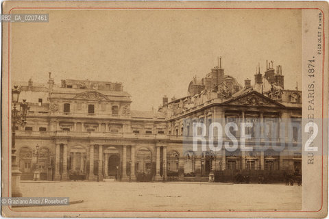 -PARIGI, PIGNOLET FRERES, PALAIS ROYAL INCENDIE, RUINES DE PARIS, 1871. STAMPA ALLALBUMINA INCOLLATA SU CARTONE, CARTE DE VISITE, CM 16,3X10,8  ©ARCHIVIO Graziano Arici/Rosebud2  PALAZZO REALE INCENDIATO, ROVINE, COMUNE DI PARIGI, FOTOANTICHE.-PARIS, PIGNOLET FRERES, PALAIS ROYAL INCENDIE, RUINES DE PARIS,  1871. ALBUMEN PHOTOGRAPH MOUNTED ON CARDBOARD, CARTE DE VISITE CM 16,3X10,8 ©Graziano Arici / rosebud2